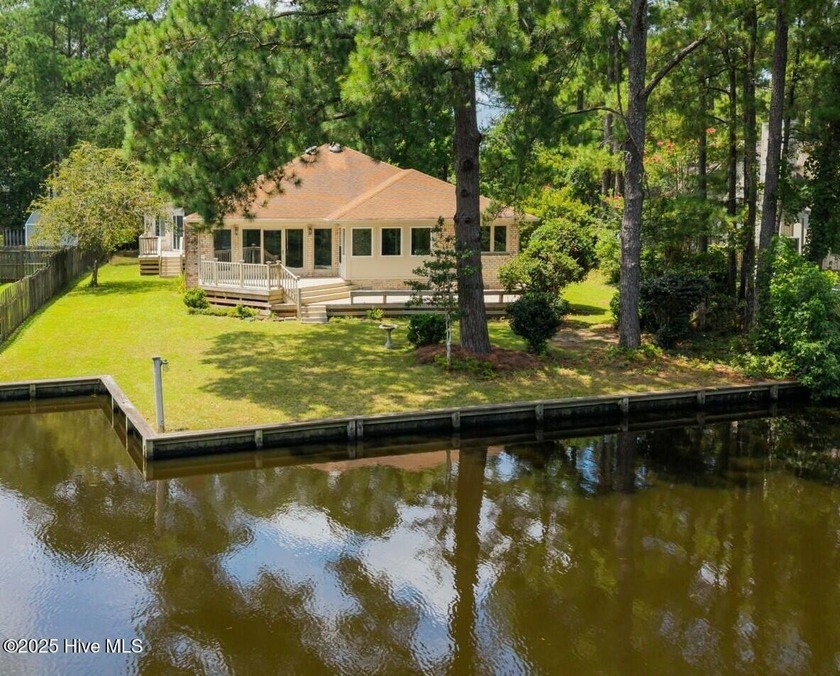Welcome to 104 Lantern Lane: Discover this stunning home nestled - Beach Home for sale in New Bern, North Carolina on Beachhouse.com
