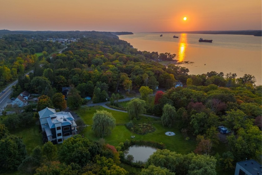 Discover this exceptional property, where modern - Beach Home for sale in LéVis (Les Chutes-de-la-Chaudière-Ouest),  on Beachhouse.com