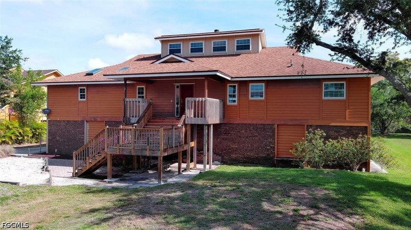 Welcome to 7226 Hendry Creek Dr - located in Hendry Creek, a - Beach Home for sale in Fort Myers, Florida on Beachhouse.com