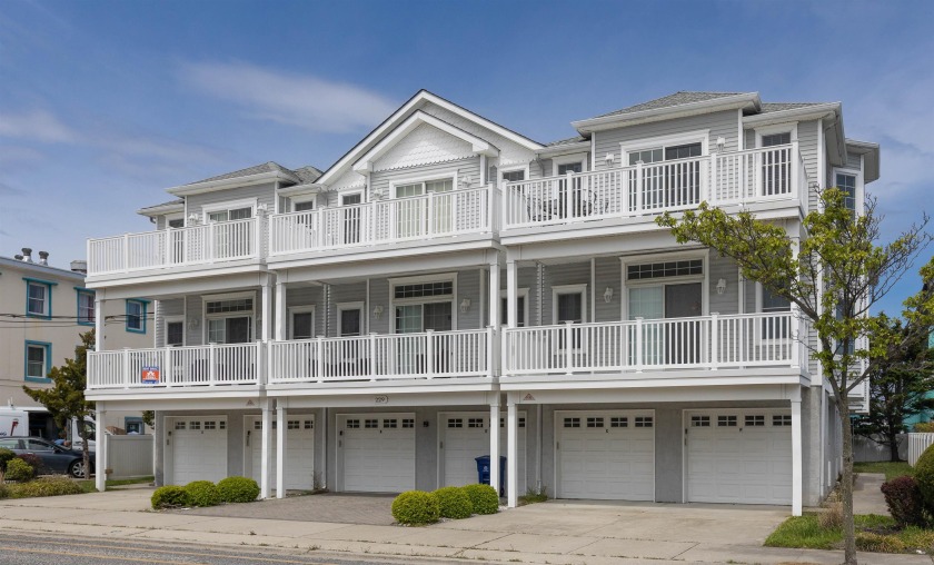 THREE BEDROOM *TURN KEY* CONDO, CLOSE TO EVERYTHING IN DOWNTOWN - Beach Condo for sale in Wildwood, New Jersey on Beachhouse.com