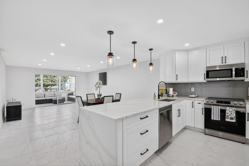 * BLDG is FHA APPROVED. Beautifully renovated 2nd-floor corner - Beach Condo for sale in Boynton Beach, Florida on Beachhouse.com