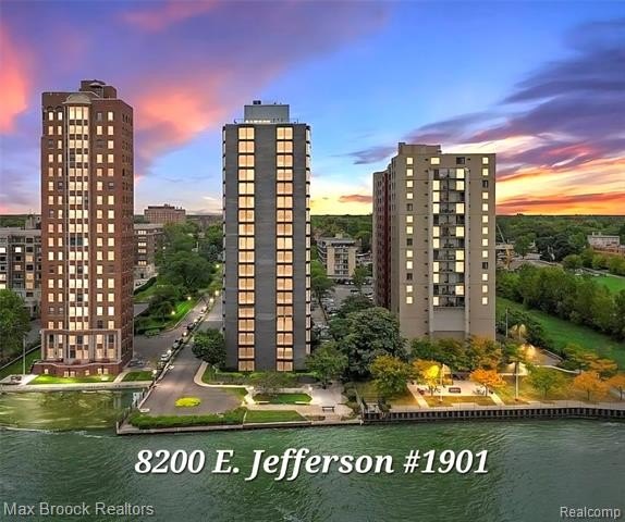 Welcome to Unit #1901 at Shoreline East Condominiums where - Beach Condo for sale in Detroit, Michigan on Beachhouse.com