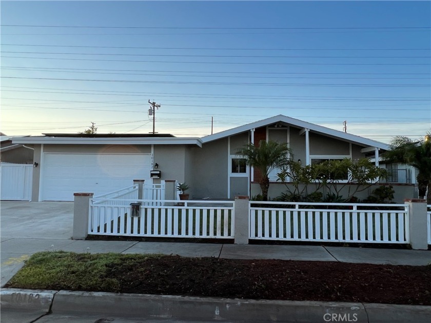 Welcome to Huntington Beach Home! This beautiful single-story - Beach Home for sale in Huntington Beach, California on Beachhouse.com
