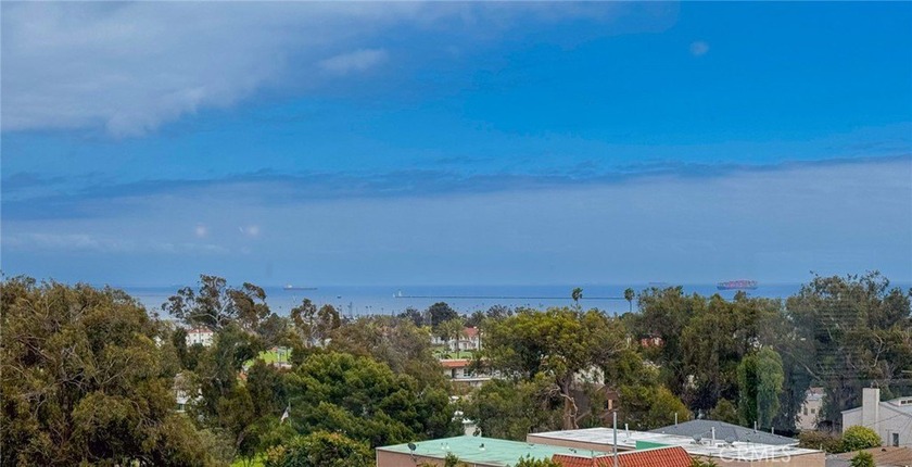 Stunning, revamped 2-bed, 2-bath, corner-unit condo in the - Beach Condo for sale in San Pedro, California on Beachhouse.com
