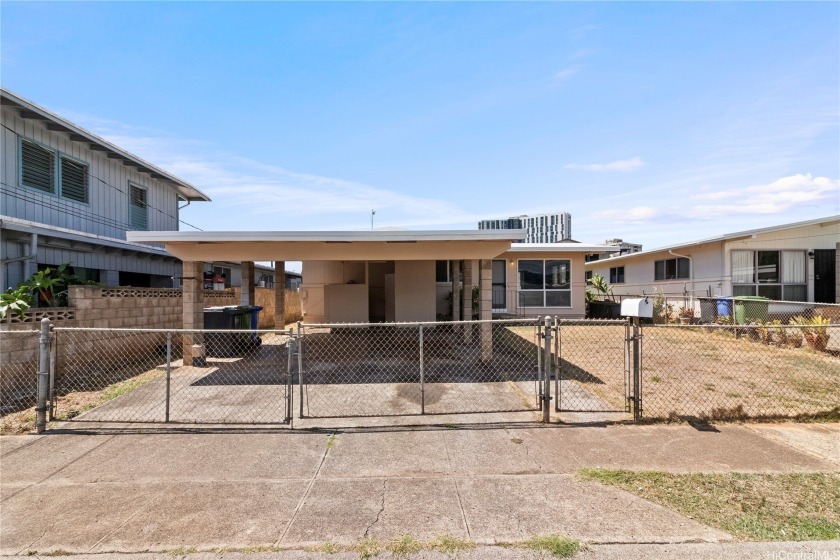 An amazing opportunity to own a single-family home in the - Beach Home for sale in Aiea, Hawaii on Beachhouse.com
