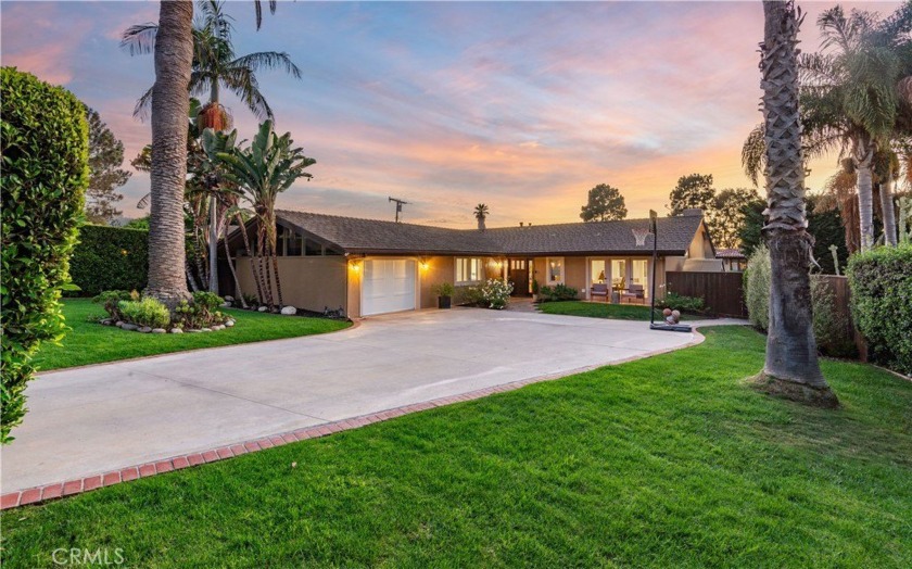 Tall, manicured hedges and a gated entrance create a peaceful - Beach Home for sale in Palos Verdes Estates, California on Beachhouse.com