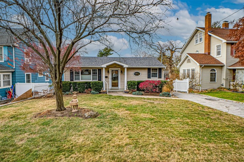 Welcome To This Beautifully Renovated Ranch Featuring 5 Bedrooms - Beach Home for sale in Oyster Bay, New York on Beachhouse.com