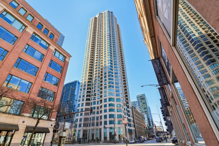 Bright and spacious corner 1-bedroom, 1-bath condo offering - Beach Condo for sale in Chicago, Illinois on Beachhouse.com