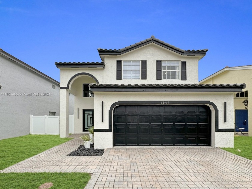 GORGEOUS LAKEFRONT 3 BED + LOFT, 2.5 BATH HOME IN THE LOVELY - Beach Home for sale in Margate, Florida on Beachhouse.com