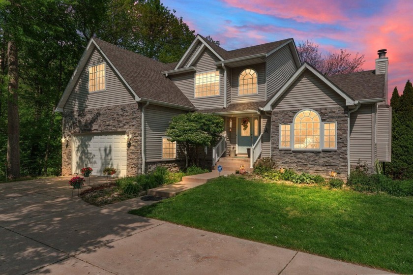 Sunlight floods this home which boasts 3,917 finished square - Beach Home for sale in Porter, Indiana on Beachhouse.com