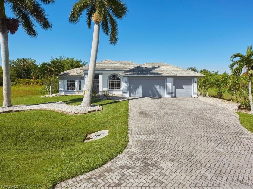 This must see 3 bedroom plus den, 2 bathroom home is an open - Beach Home for sale in Naples, Florida on Beachhouse.com