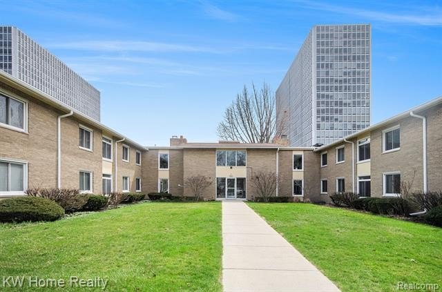 Unbeatable Price in Historic Lafayette Park Co-op! This first - Beach Condo for sale in Detroit, Michigan on Beachhouse.com