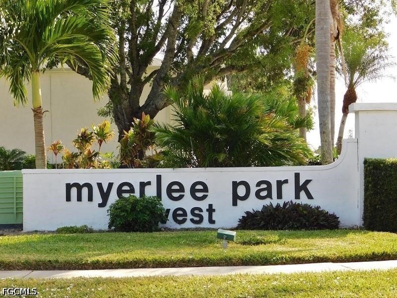 MYERLEE COUNTRY CLUB Second floor unit 2-bedroom 2 bath on - Beach Condo for sale in Fort Myers, Florida on Beachhouse.com