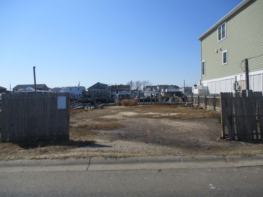 Vacant waterfront and water view lot (from front and rear) on - Beach Lot for sale in West Wildwood, New Jersey on Beachhouse.com