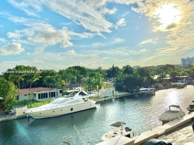 Stunning remodeled 1-bedroom, 1 bath waterfront condo boasting - Beach Condo for sale in North Miami, Florida on Beachhouse.com