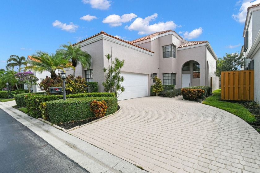 Pride of Ownership shows in this meticulously maintained home - Beach Home for sale in Palm Beach Gardens, Florida on Beachhouse.com