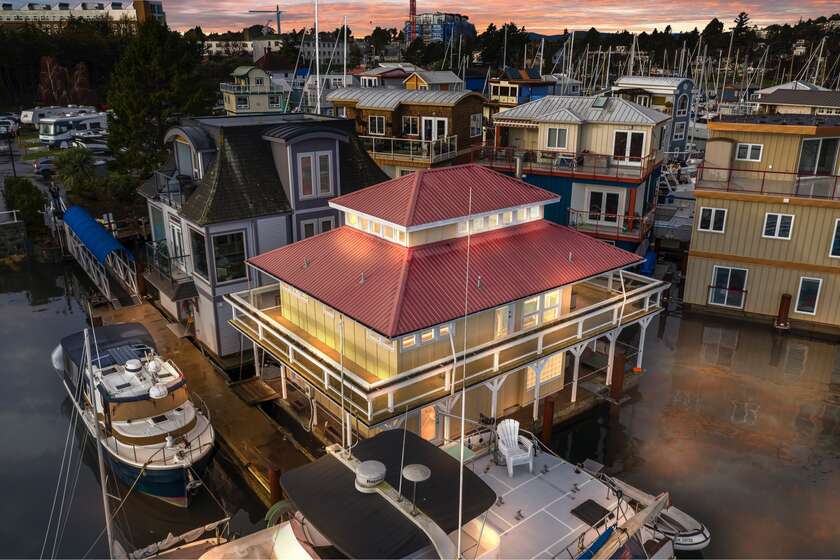 Another Story an elegant showboat-style float home designed by - Beach Home for sale in Victoria, British Columbia on Beachhouse.com