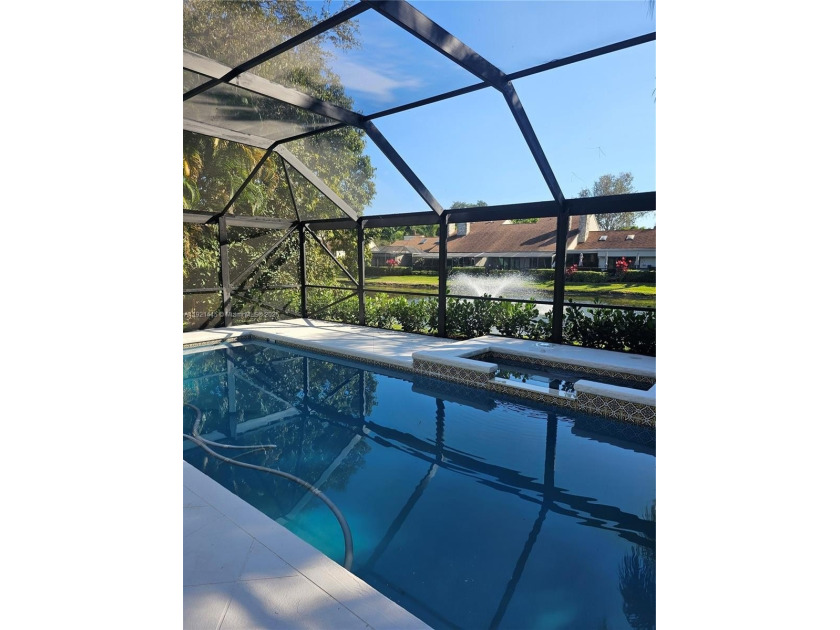 Modern 4/2 pool house on a cul-de-sac with waterfront view in - Beach Home for sale in Palm Beach Gardens, Florida on Beachhouse.com