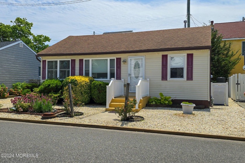 Bright and airy 2 bedroom single family home in desirable Silver - Beach Home for sale in Lavallette, New Jersey on Beachhouse.com