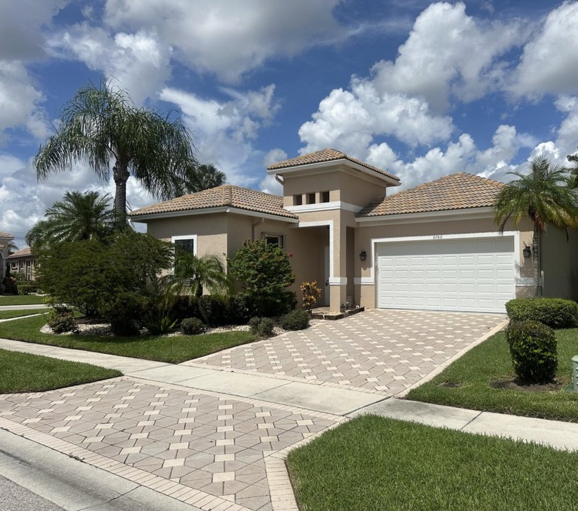 This Aberdeen home is situated on an oversized corner lot with a - Beach Home for sale in Boynton Beach, Florida on Beachhouse.com