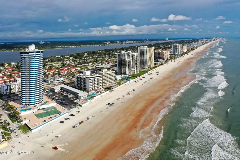 Welcome to Peck Plaza Condominium! Sought after southern side - Beach Condo for sale in Daytona Beach Shores, Florida on Beachhouse.com