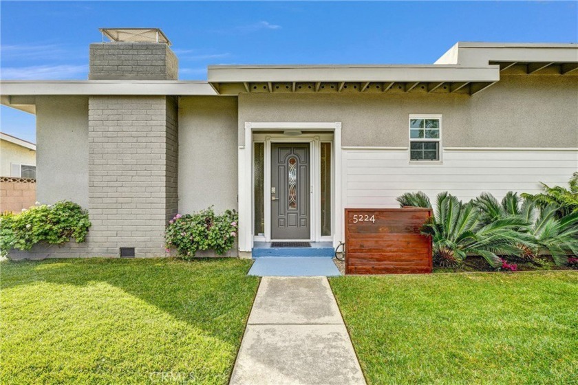 Welcome to this beautiful, 4-bedroom, 3-bathroom mid-century - Beach Home for sale in Long Beach, California on Beachhouse.com