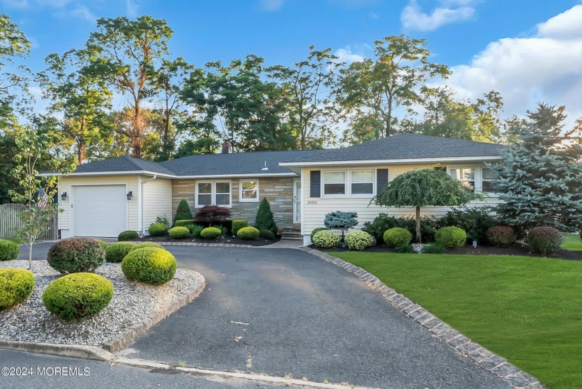 Welcome to 2020 Oakhurst Parkway, a meticulously maintained - Beach Home for sale in Oakhurst, New Jersey on Beachhouse.com