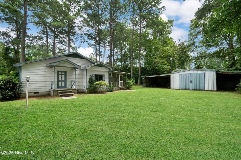 Check out this cute 2-bedroom, 2-bath home sitting on 3 lots in - Beach Home for sale in Blounts Creek, North Carolina on Beachhouse.com