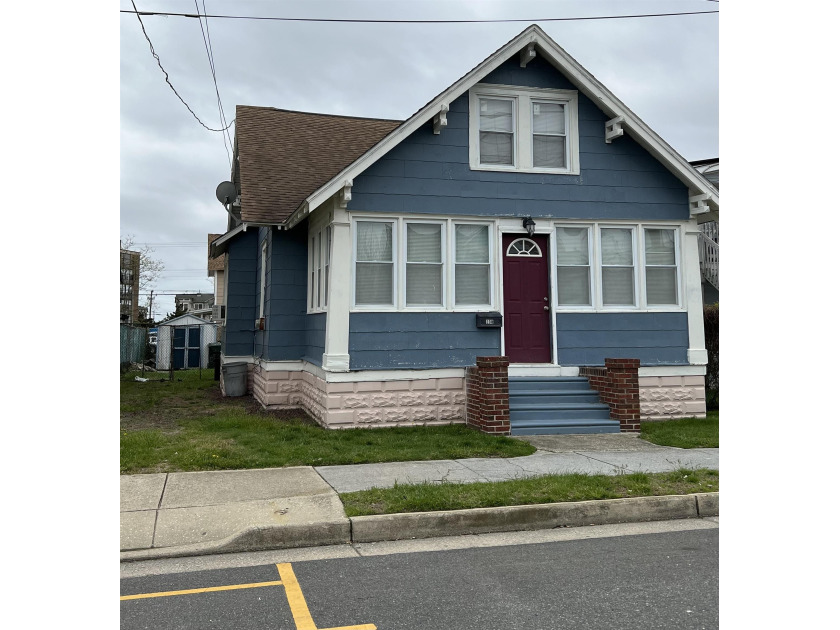 Own your piece of the sunny Island! This home has 4 bedrooms and - Beach Home for sale in Wildwood, New Jersey on Beachhouse.com