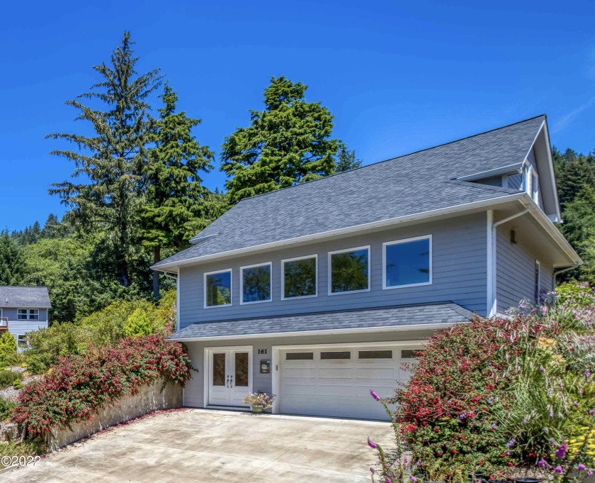 Built in 2017 by Carlson Builders, this contemporary style - Beach Home for sale in Yachats, Oregon on Beachhouse.com