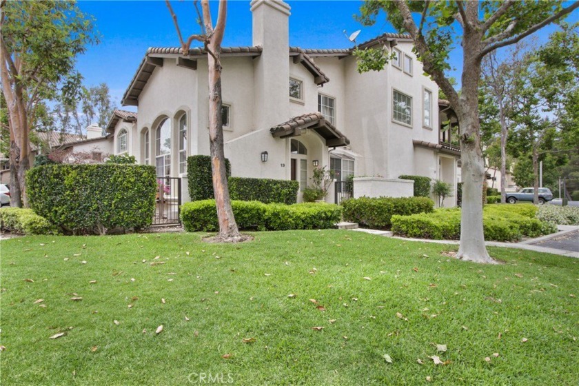 Welcome to 19 Tierra Montanosa, a beautifully upgraded and - Beach Townhome/Townhouse for sale in Rancho Santa Margarita, California on Beachhouse.com