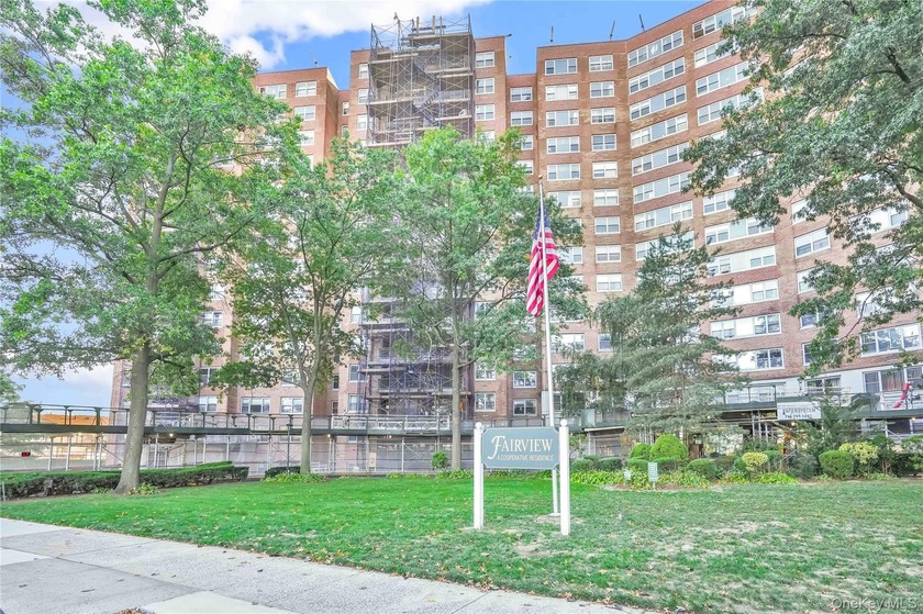 This bright and spacious 2-bedroom unit (#B605) at The Fairview - Beach Home for sale in Forest Hills, New York on Beachhouse.com
