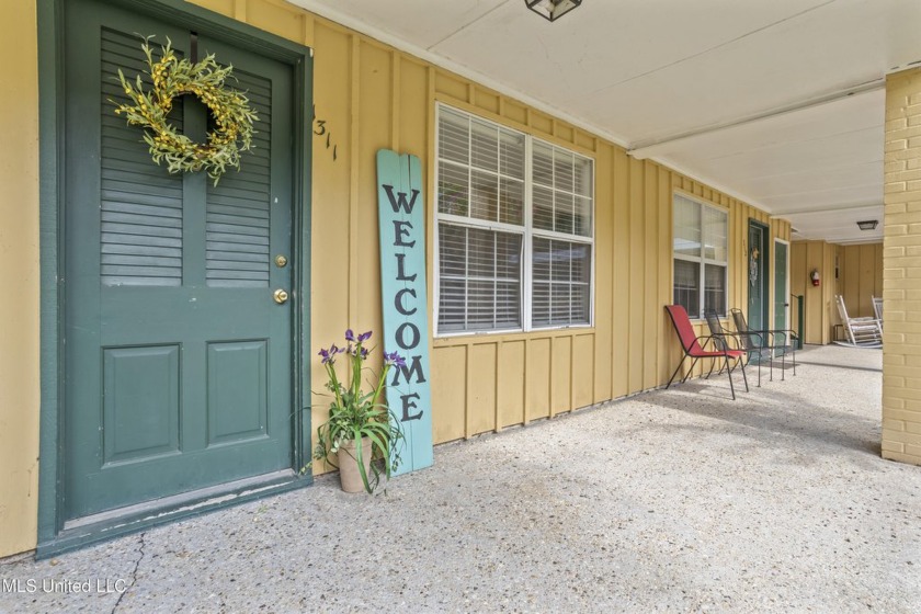 Fully Renovated Townhome Surrounded by Gorgeous Oaks! This - Beach Condo for sale in Pascagoula, Mississippi on Beachhouse.com
