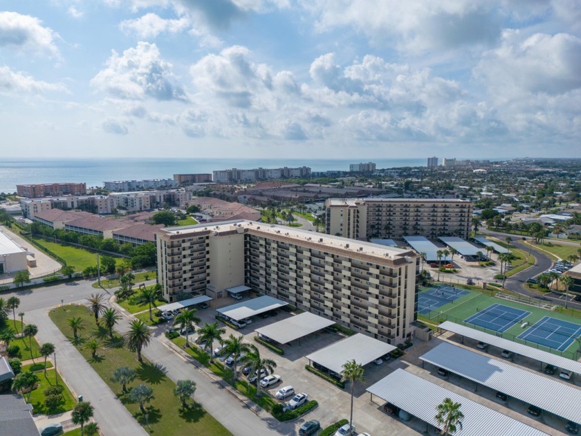 END UNIT! Charming 2/2 2nd-floor unit in Harbour Royale. FULL - Beach Condo for sale in Indian Harbour Beach, Florida on Beachhouse.com