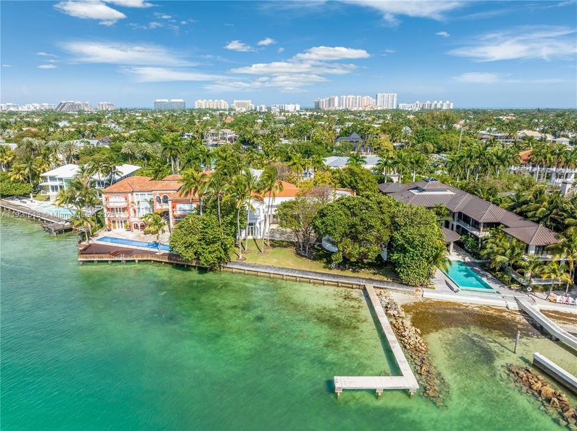 A rare offering on Key Biscayne's only private road, this - Beach Home for sale in Key Biscayne, Florida on Beachhouse.com
