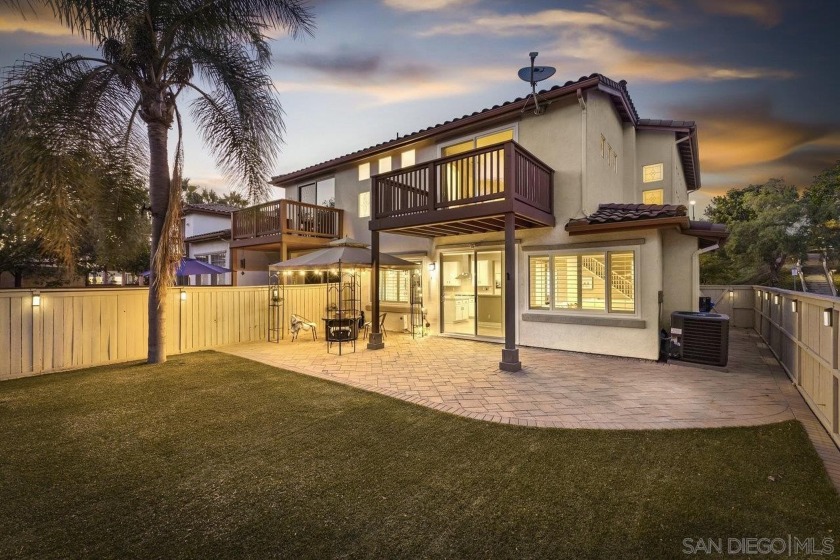 Welcome to this beautiful 2-story end unit townhome in the - Beach Home for sale in Carlsbad, California on Beachhouse.com