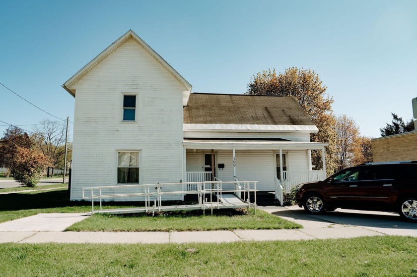 Shelby Gem! Just listed: 4 bed, 1 bath home at 109 E 5th St on a - Beach Home for sale in Shelby, Michigan on Beachhouse.com