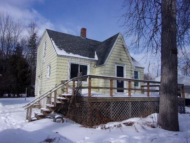 LIST PRICE IS $59,900 WITH AN OPENING BID OF $49,900. Property - Beach Home for sale in Menominee, Michigan on Beachhouse.com