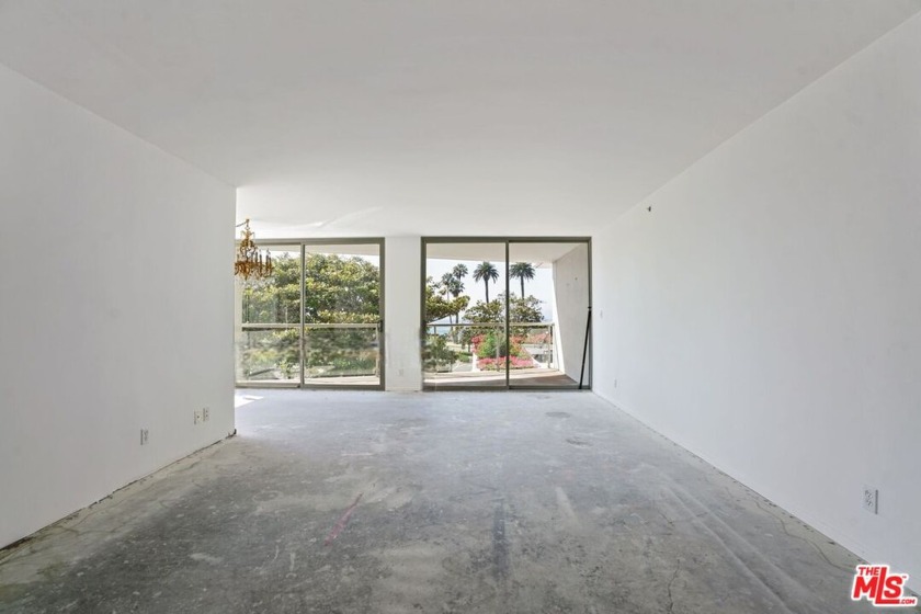 BEST PRICED UNIT ON OCEAN AVE! MOTIVATED SELLER! LOWEST PRICE - Beach Condo for sale in Santa Monica, California on Beachhouse.com