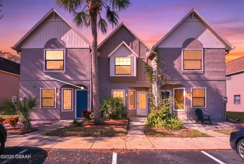 Welcome to this beautiful MOVE-IN READY 2 bed / 2.5 bath - Beach Townhome/Townhouse for sale in Port Orange, Florida on Beachhouse.com