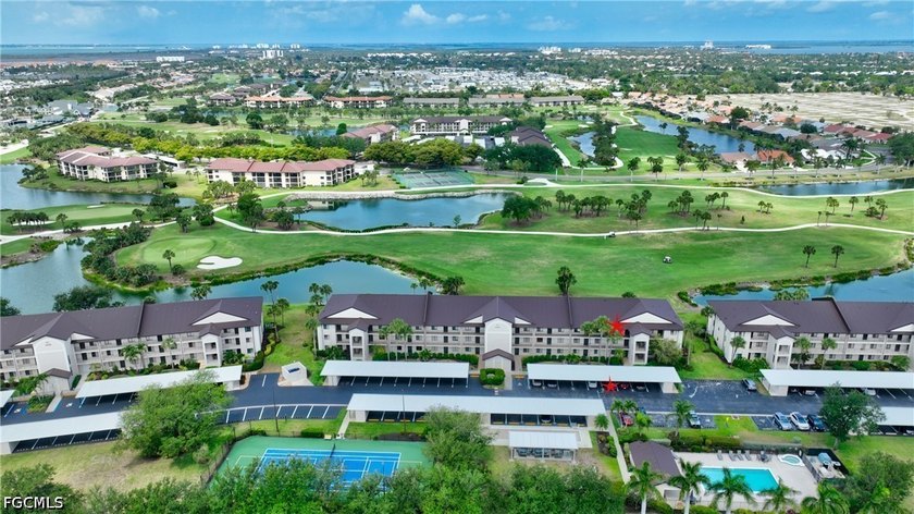 TOP FLOOR! VAULTED CEILINGS! FANATASTIC VIEW! TURNKEY! Long time - Beach Condo for sale in Fort Myers, Florida on Beachhouse.com