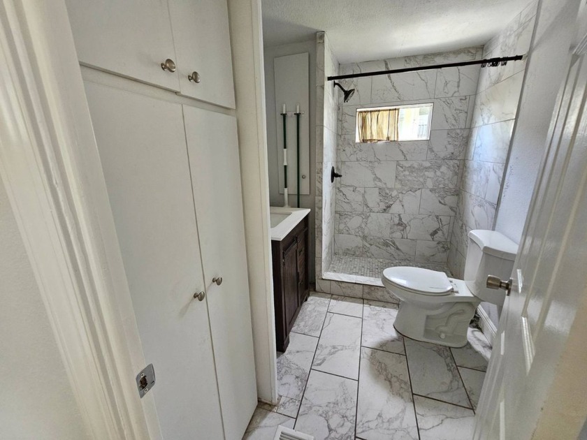 Charming 2 Bedroom, 1 Bath Home - Move-In Ready,, bring your - Beach Home for sale in St. Petersburg, Florida on Beachhouse.com