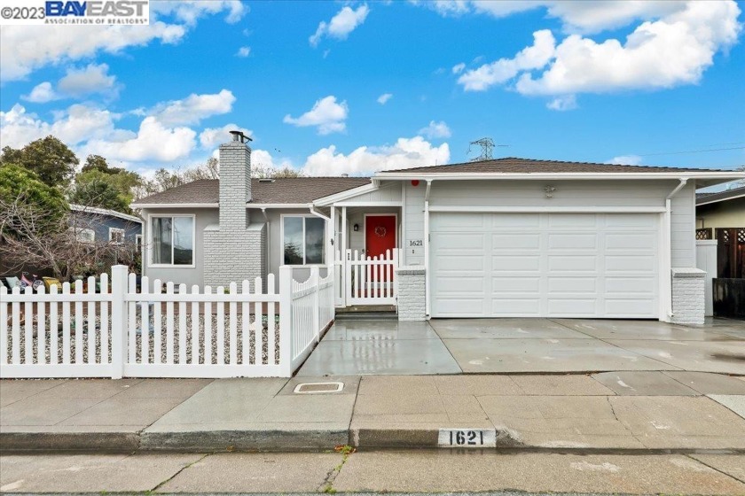 You and your family will enjoy the comfort and spaciousness of - Beach Home for sale in San Mateo, California on Beachhouse.com