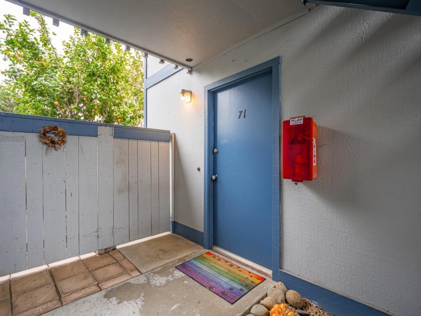 Welcome to this ground level 1 bedroom, 1 bath home which offers - Beach Condo for sale in Capitola, California on Beachhouse.com