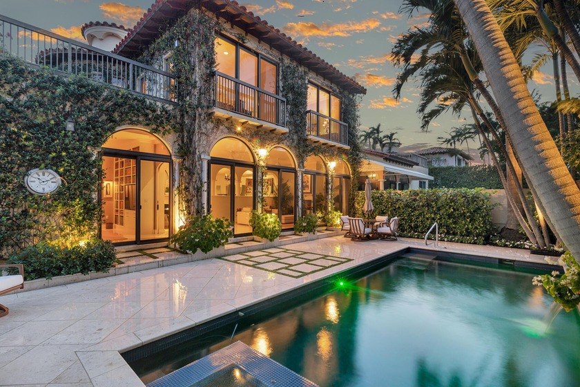 This Italianate 3 bedroom, 3.5 bath townhome offers over 4,100 - Beach Townhome/Townhouse for sale in Palm Beach, Florida on Beachhouse.com