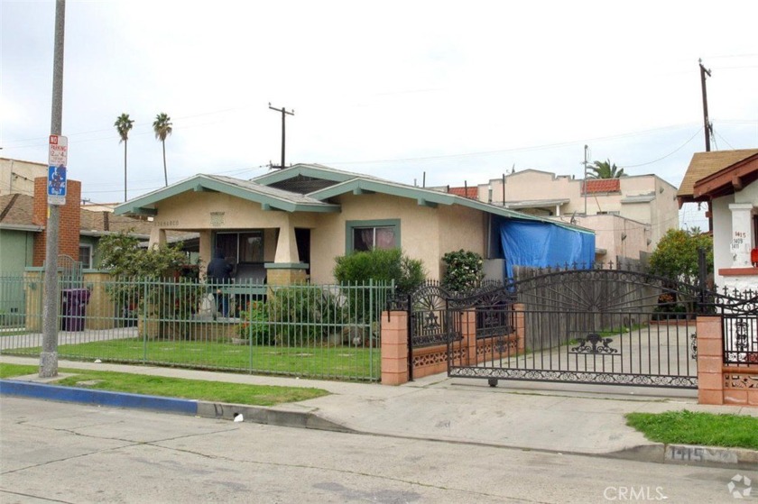 Welcome to 1403 Lemon Avenue, an outstanding multifamily - Beach Home for sale in Long Beach, California on Beachhouse.com