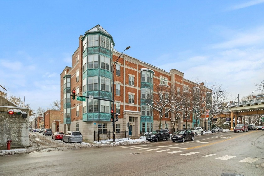 Bright, spacious, and quiet - this 2-bed, 2-bath condo features - Beach Condo for sale in Chicago, Illinois on Beachhouse.com