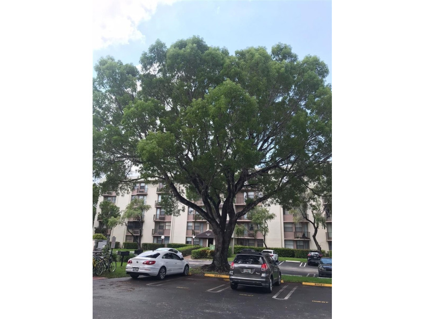 very cozy unit , excellent for living or investors ,convenient - Beach Condo for sale in Coral Springs, Florida on Beachhouse.com