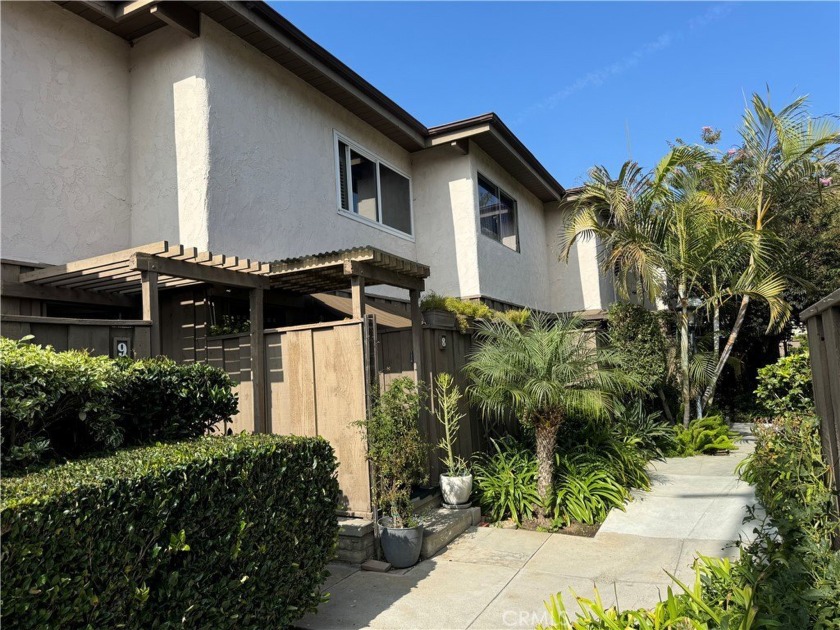 Completely remodeled, beautifully designed 2 bedroom, 1 & 1/2 - Beach Condo for sale in Culver City, California on Beachhouse.com