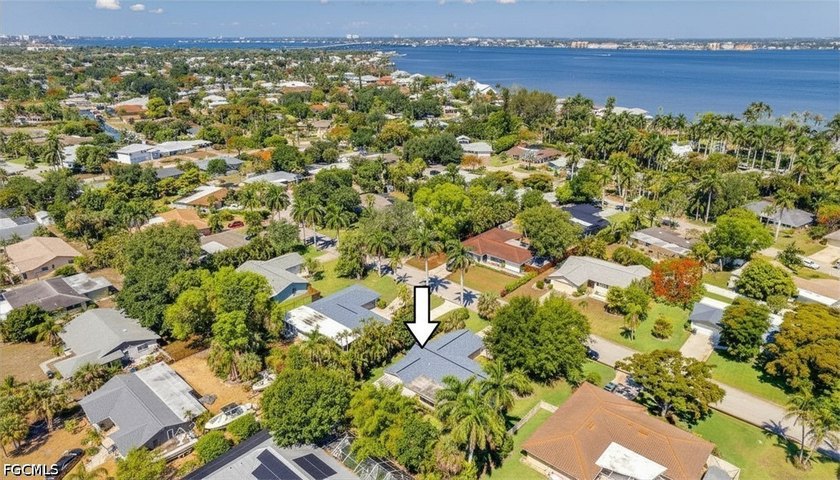 100% Move-In Ready - The One You've Been Waiting For! This - Beach Home for sale in Fort Myers, Florida on Beachhouse.com